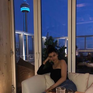 Meet your Posher, Atrina